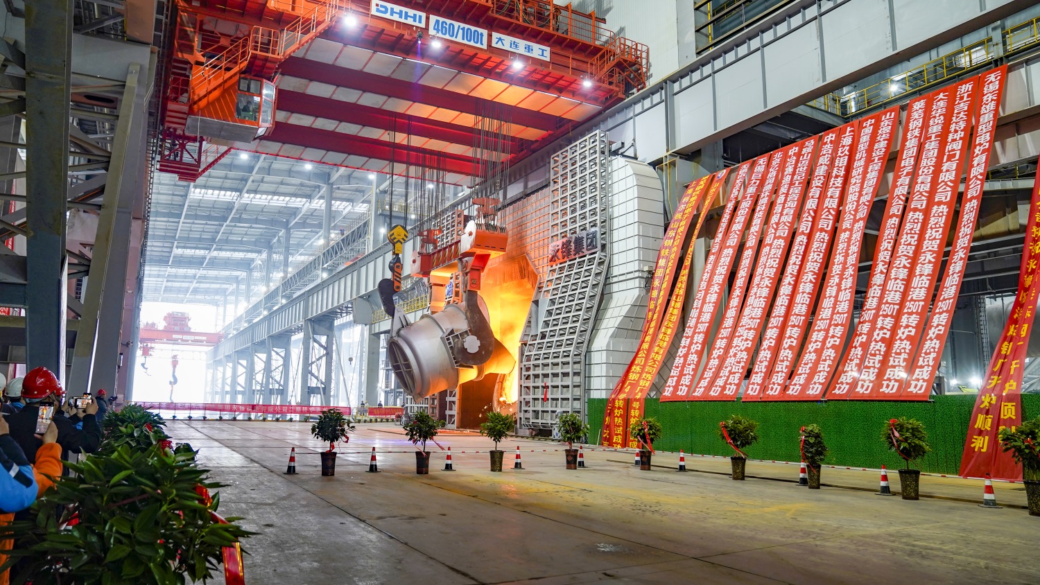 铁水奔流 钢花璀璨~临港二期项目进入全面热试生产阶段